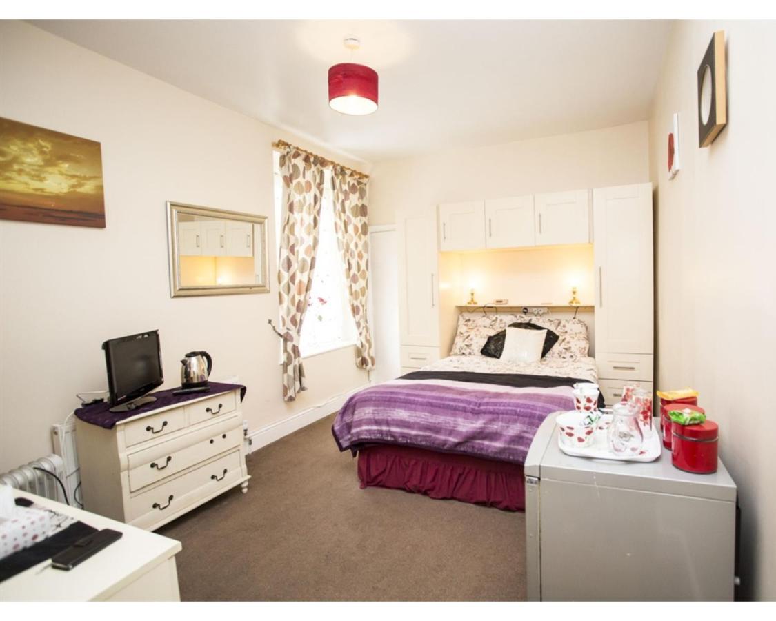 Parasol Weston Guest House Room photo