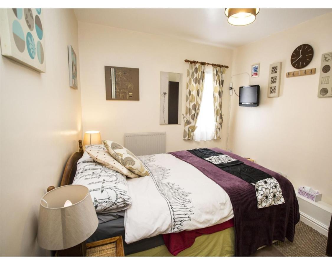 Parasol Weston Guest House Room photo
