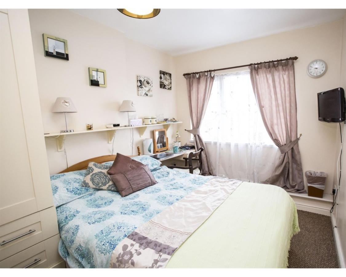 Parasol Weston Guest House Room photo