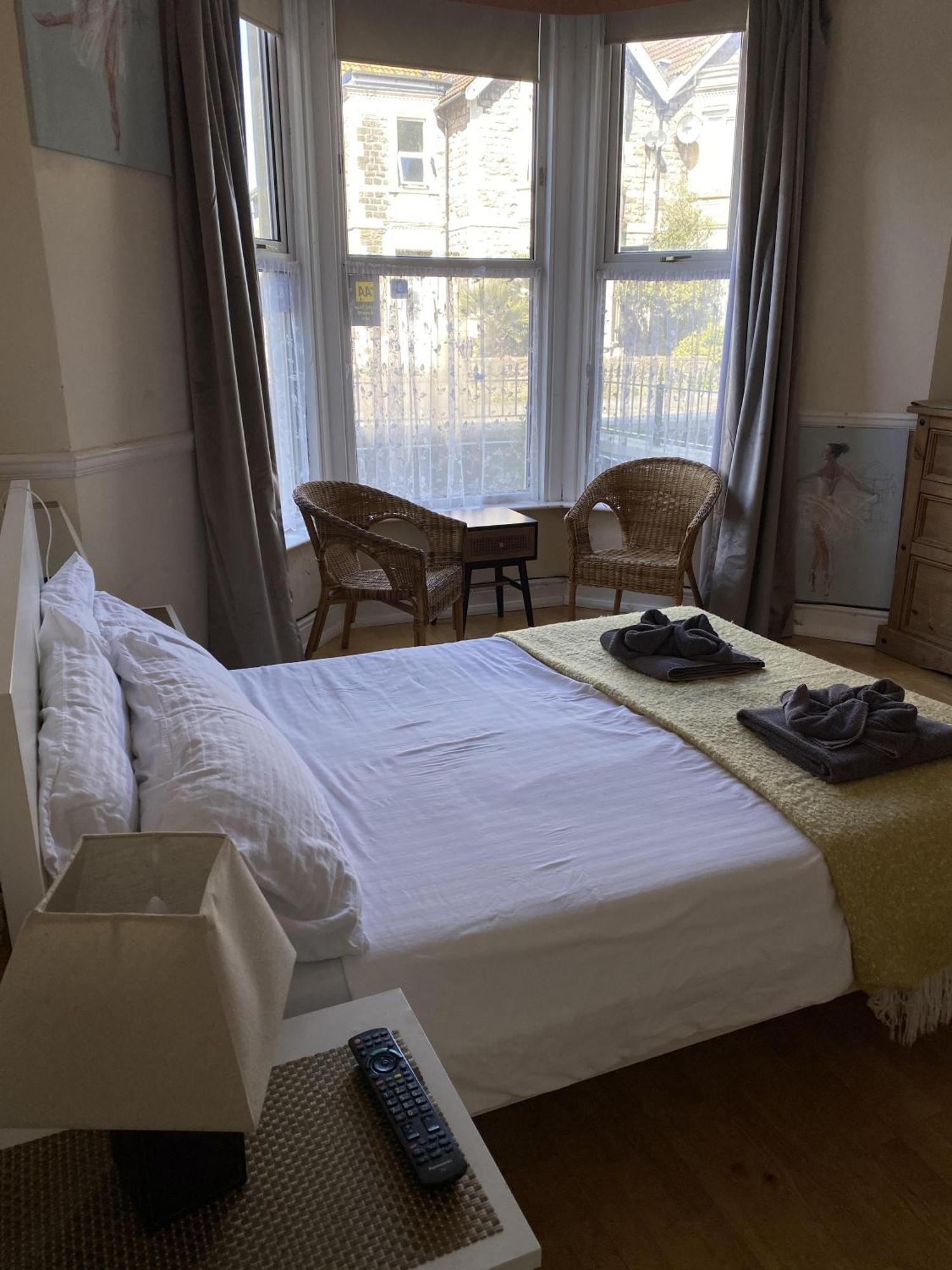 Parasol Weston Guest House Room photo