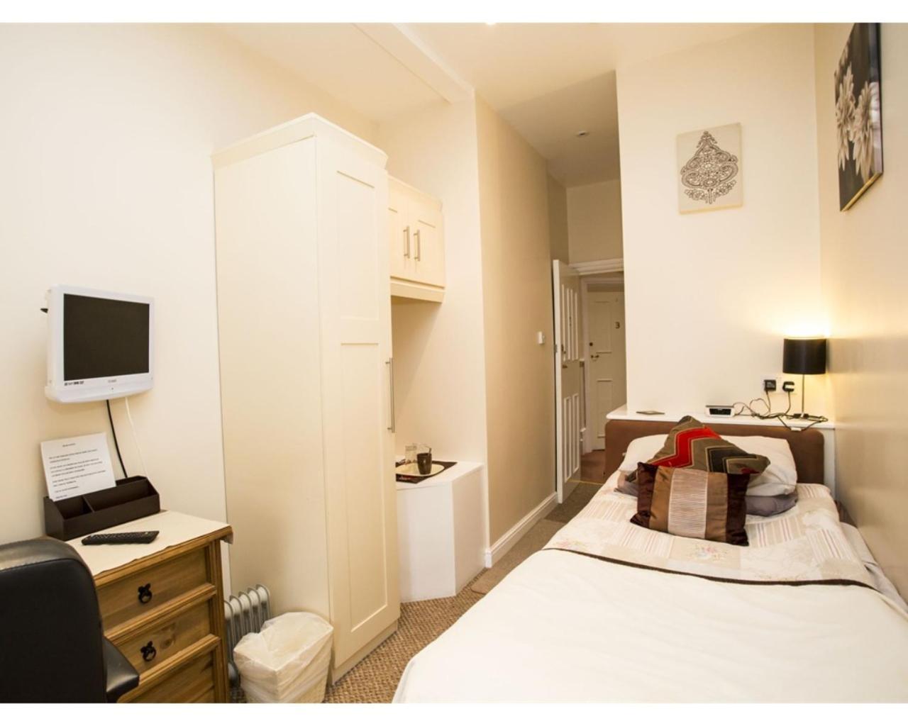 Parasol Weston Guest House Room photo