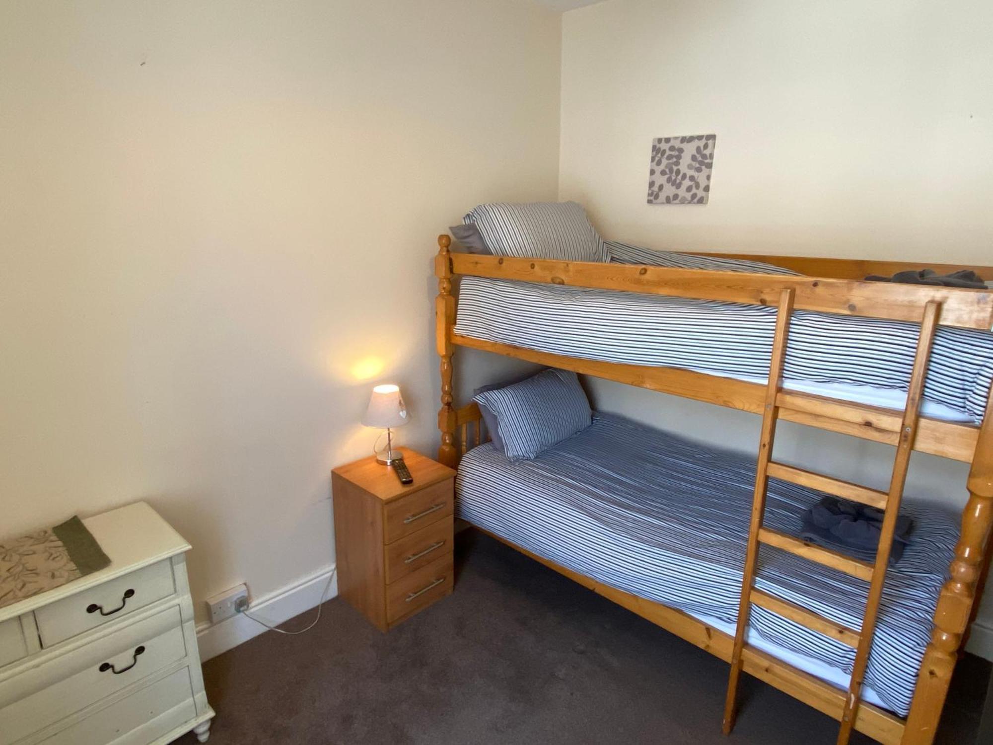 Parasol Weston Guest House Room photo