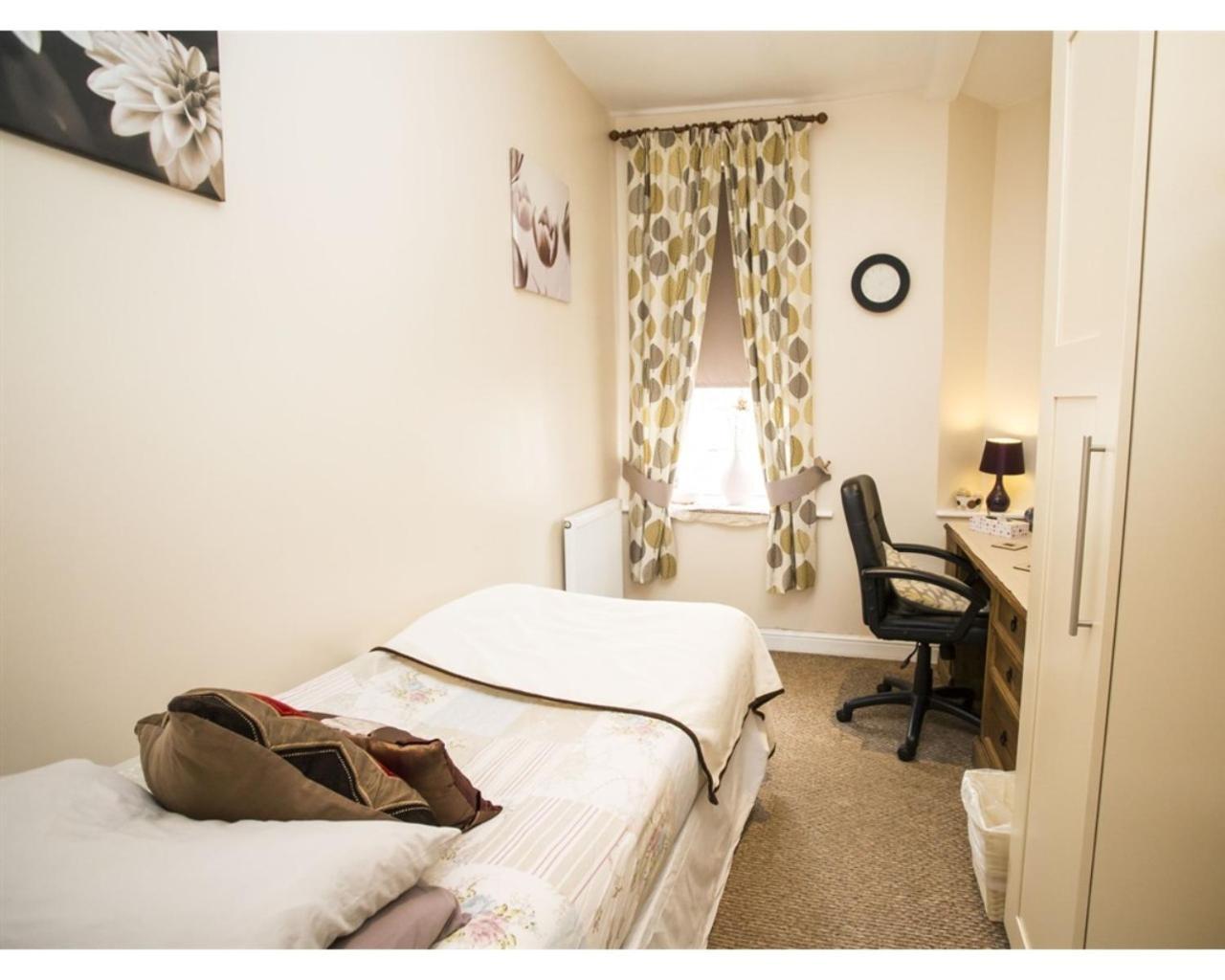 Parasol Weston Guest House Room photo