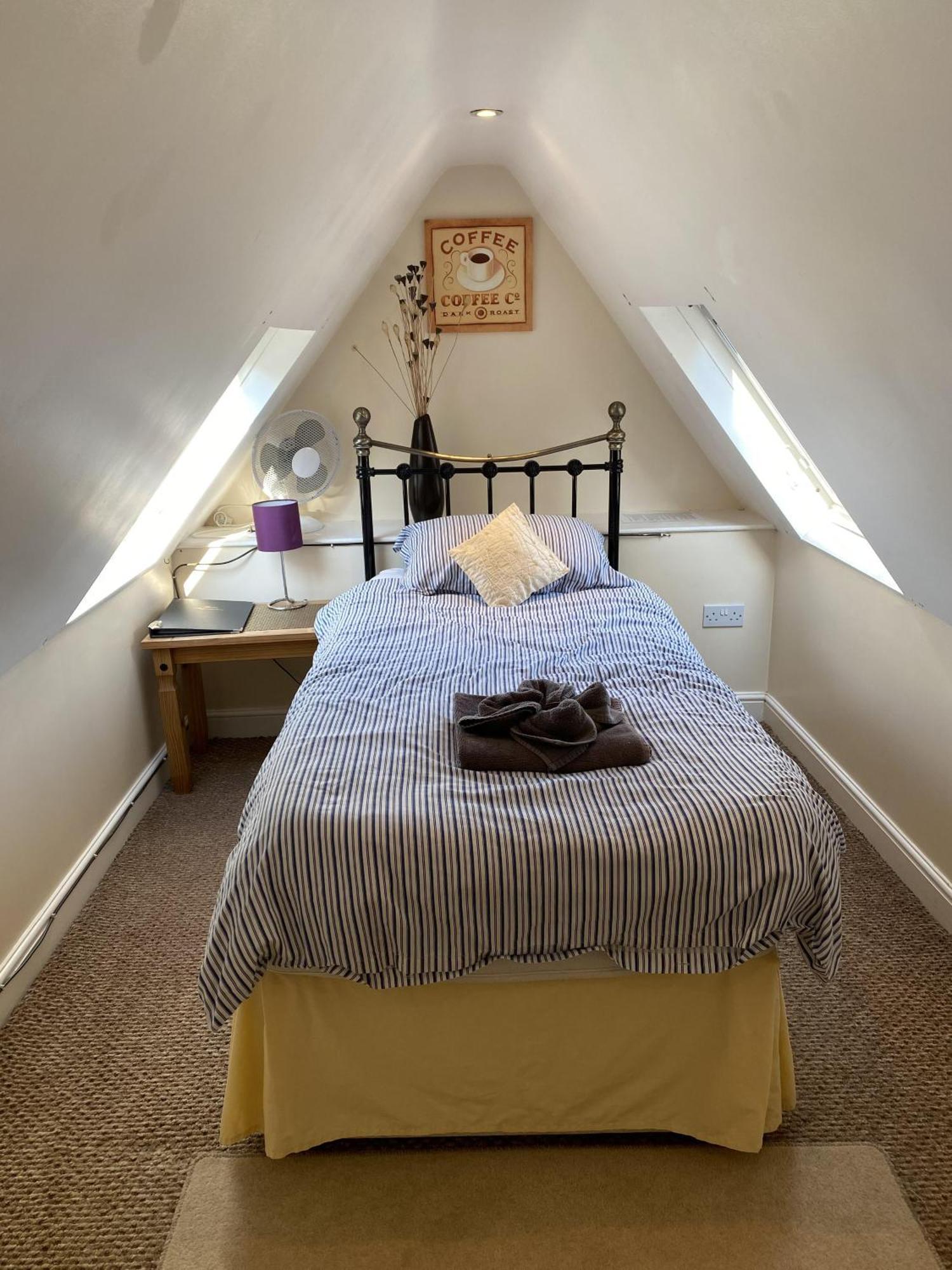 Parasol Weston Guest House Room photo