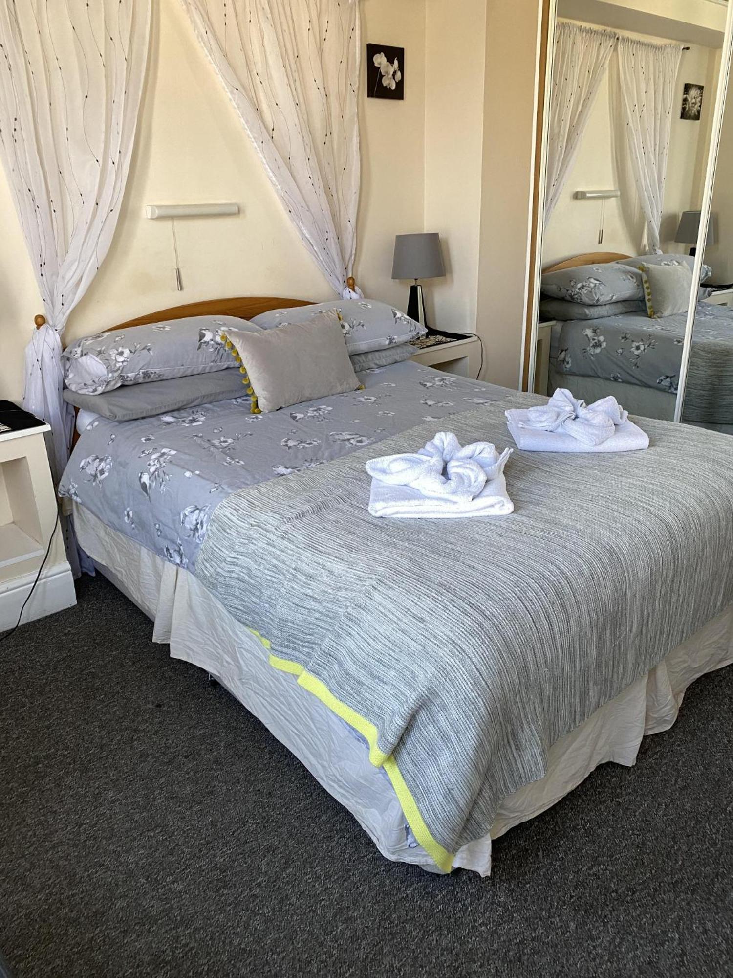 Parasol Weston Guest House Room photo
