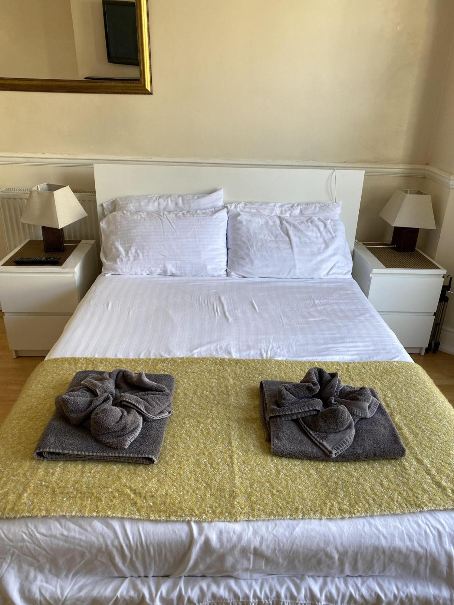 Parasol Weston Guest House Room photo
